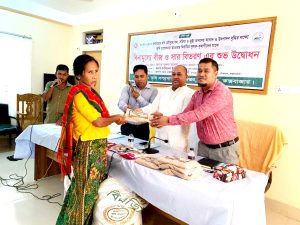টেকনাফে কৃষকদের মাঝে বিনামূল্যে বীজ ও সার বিতরণ 1 Teknaf Pic A 2 17 11 22 TEKNAF TODAY - সীমান্তের সর্বশেষ খবর