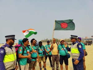 সমুদ্র পরিচ্ছন্ন রাখা, জীববৈচিত্র ও প্রকৃতি রক্ষার প্রচারণায়-কক্সবাজারে ভারত-বাংলাদেশের বারো পর্যটকের ৪ দিনের বীচ হাইকিং 1 WhatsApp Image 2023 02 19 at 6.32.44 PM TEKNAF TODAY - সীমান্তের সর্বশেষ খবর