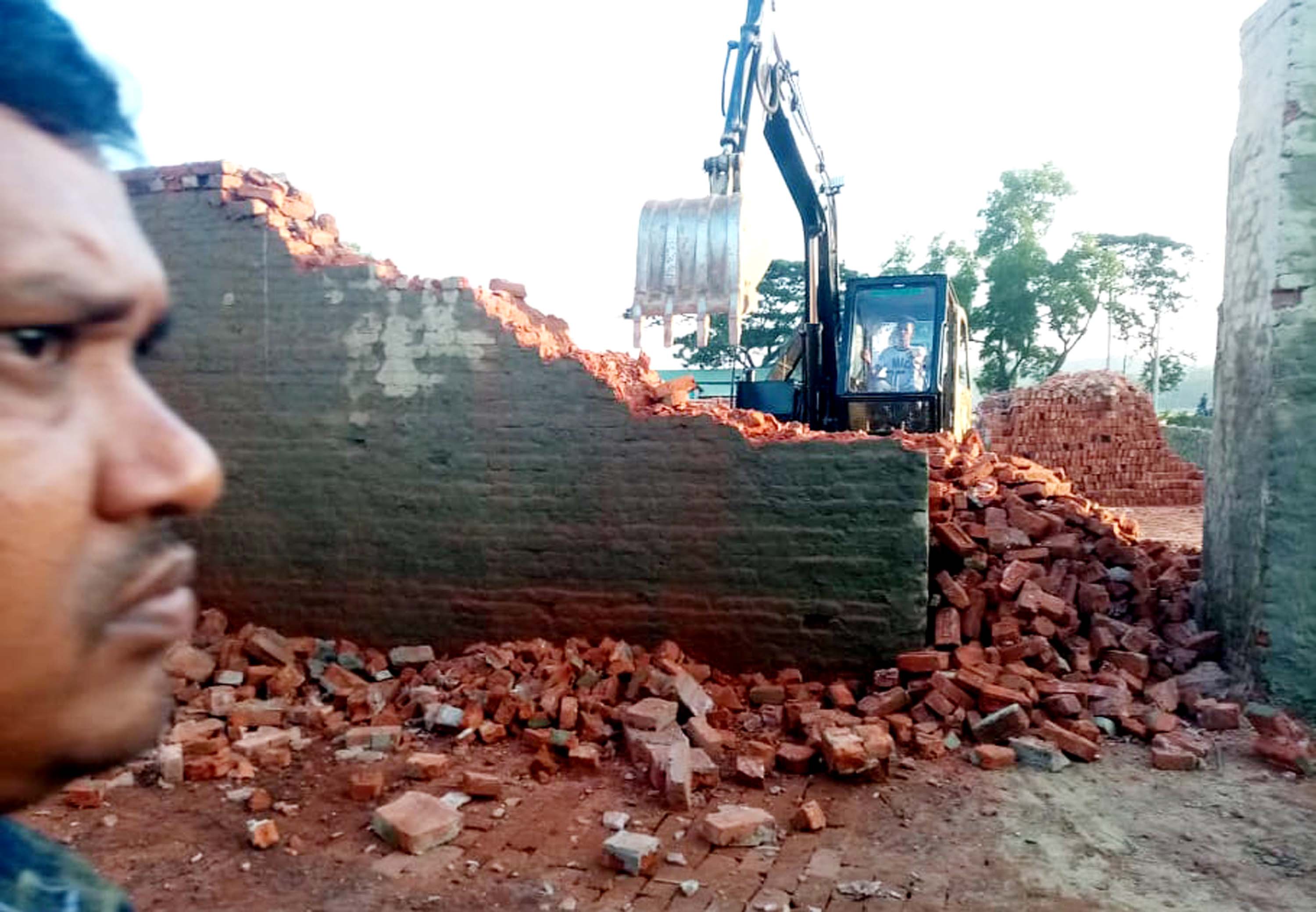 হাইকোর্টের রুল করা টেকনাফের সেই দুই ব্রিকফিল্ডে প্রশাসনের ফের অভিযানে চুল্লি ভাংচুর ও জরিমানা আদায় 2 Teknaf Pic B 3 21 11 21 TEKNAF TODAY - সীমান্তের সর্বশেষ খবর