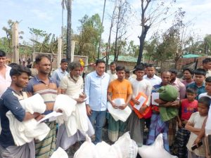 খারাংখালীতে অগ্নিকান্ডে ক্ষতিগ্রস্থদের পাশে সাবেক সাংসদ মরহুম অধ্যাপক মোহাম্মদ আলী পরিবার 1 274814592 1667013690308165 6217475643895526389 n TEKNAF TODAY - সীমান্তের সর্বশেষ খবর
