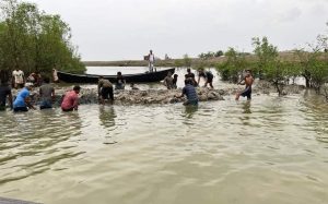চকরিয়া চিংড়িজোনের কাকাড়াদিয়া ডেবডেবি প্রবহমান সরকারি খালের সেই বাঁধ অপসারণ করলো প্রশাসন 1 Chakaria Photo 14.06.2022 3 TEKNAF TODAY - সীমান্তের সর্বশেষ খবর