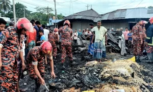 ভোলায় গভীর রাতে ২৬ দোকান পুড়ে ছাঁই 1 fire 2 TEKNAF TODAY - সীমান্তের সর্বশেষ খবর